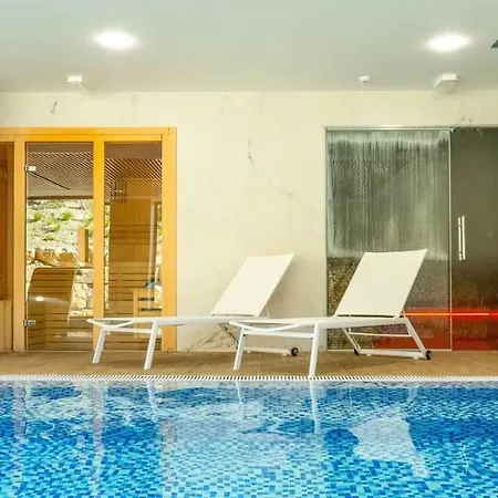 Costa Elegant Escape
