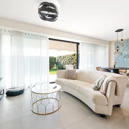 Costa Elegant Escape