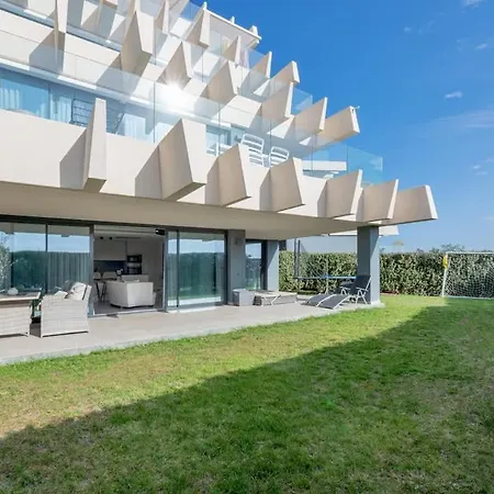 Costa Elegant Escape