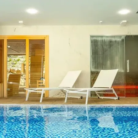 Costa Elegant Escape