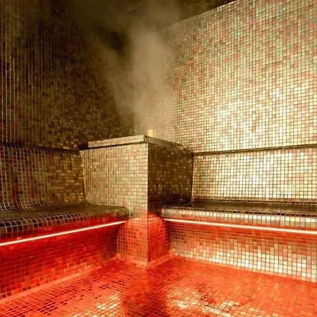 Costa Elegant Escape 埃斯特波纳