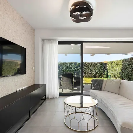 Apartment Costa Elegant Escape *