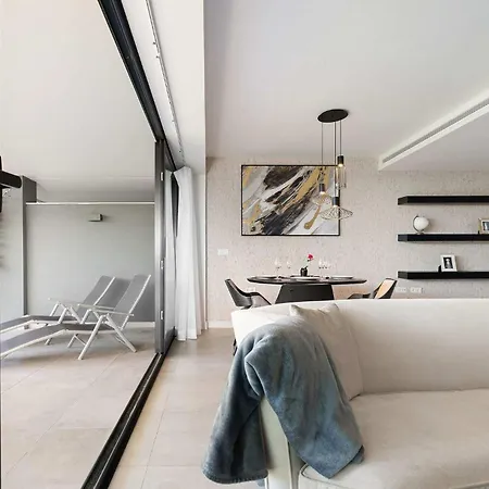 Costa Elegant Escape